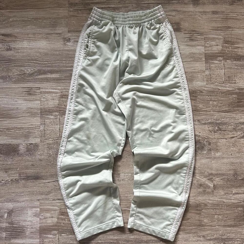Authentic Vintage 90s/Y2K Adidas Women's streetwear athletic light green tear-aw